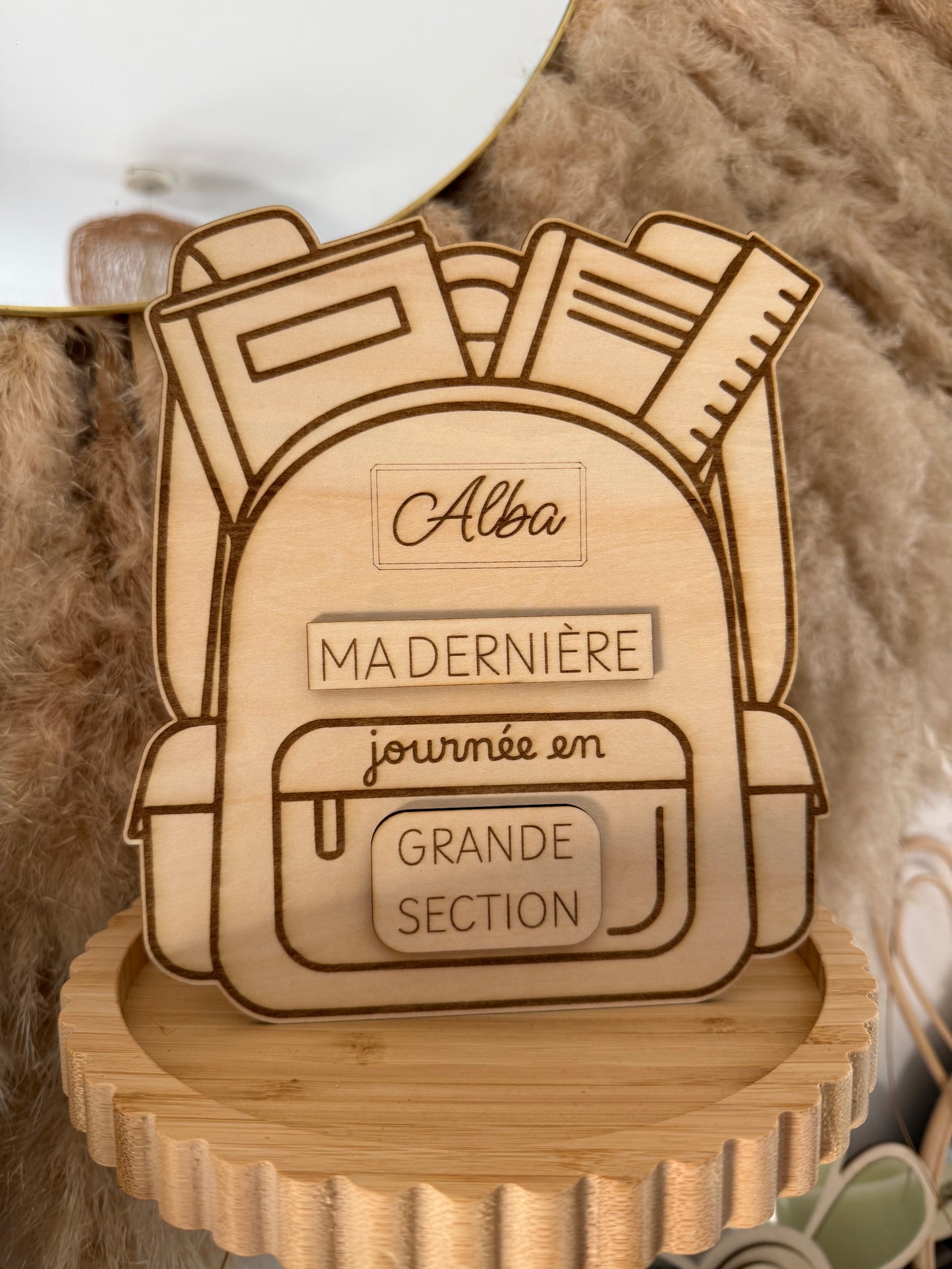 Plaque scolaire personnalisée en bois – Mon cartable souvenir