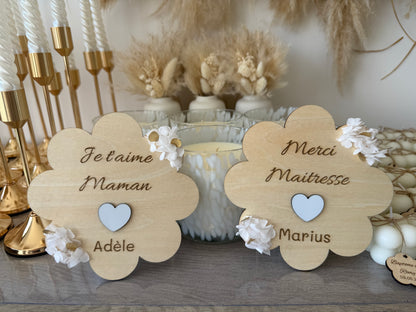 Plaque fleur personnalisée en bois – Cadeau unique (Maman, Maîtresse, Baptême…)