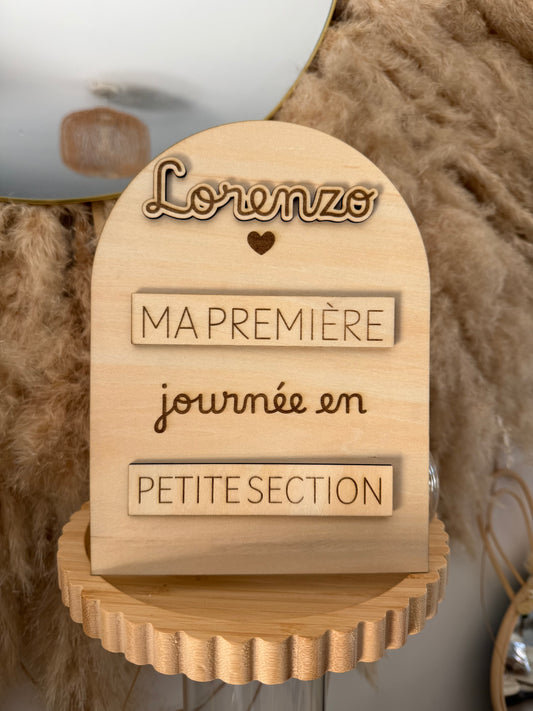 Pancarte rentrée scolaire personnalisée en bois avec prénom