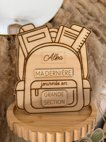 Plaque scolaire personnalisée en bois – Mon cartable souvenir