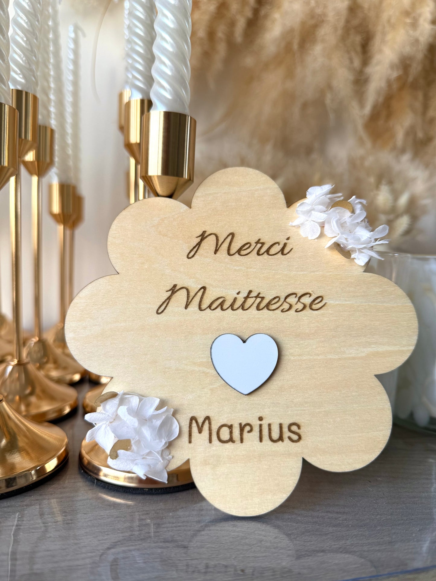 Plaque fleur personnalisée en bois – Cadeau unique (Maman, Maîtresse, Baptême…)