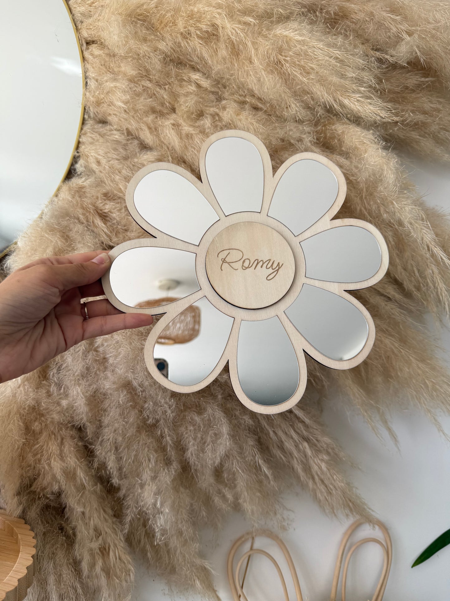 Miroir fleur personnalisé en bois – Marguerite avec prénom gravé
