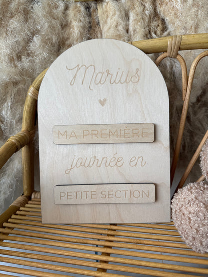 Pancarte rentrée scolaire personnalisée en bois avec prénom