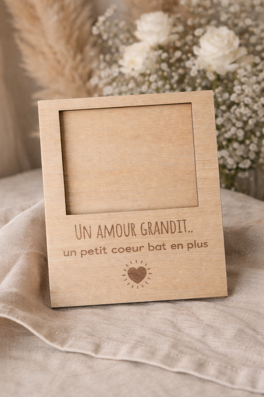 Cadre en bois gravé – Annonce de grossesse