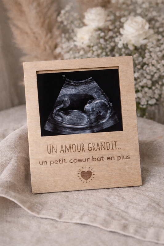 Cadre en bois gravé – Annonce de grossesse