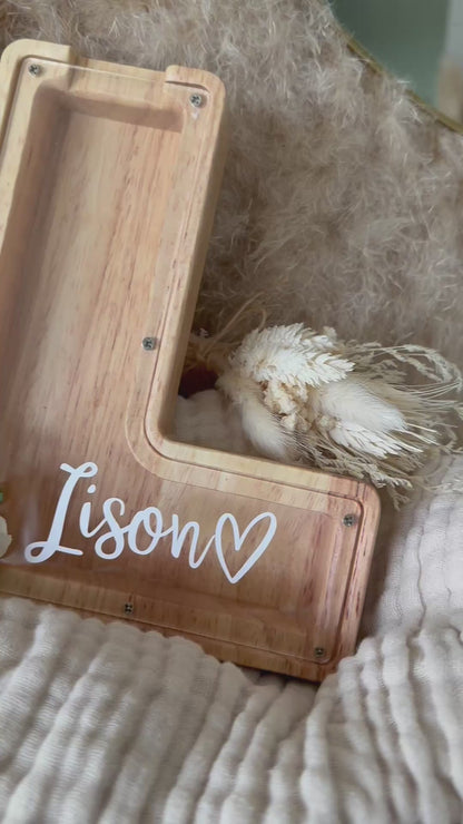 Tirelire lettre en bois personnalisée – Prénom de l’enfant