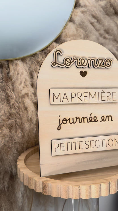Pancarte rentrée scolaire personnalisée en bois avec prénom